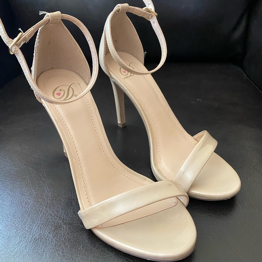 Heart in D Nude Heels